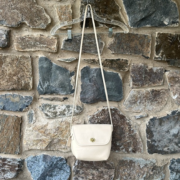 Coach Vintage Quincey 9919 Turnlock Leather Crossbody – Bone/Ivory - Picture 6 of 9